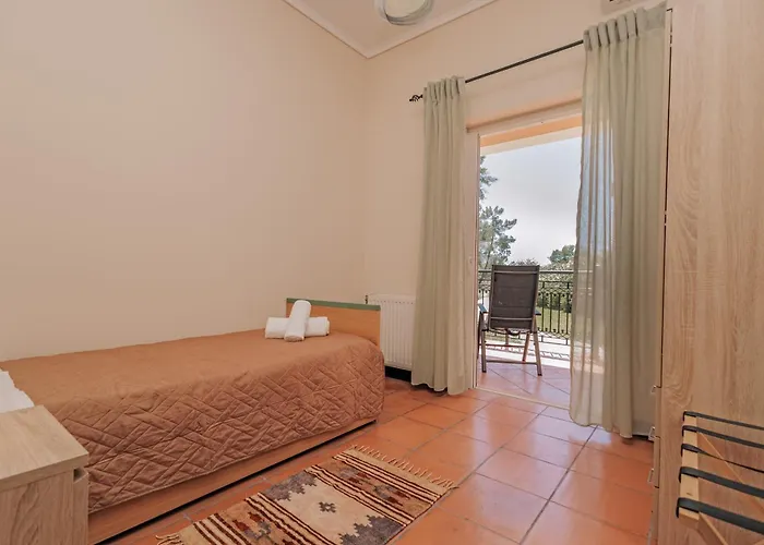 Efkaliptos Feriehus Lefkímmi