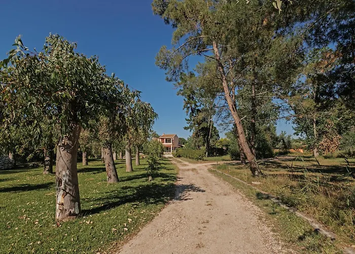 Feriehus Efkaliptos Lefkímmi